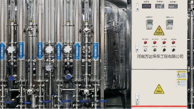 反滲透水處理裝置多少錢(qián)？那個(gè)廠家的反滲透設(shè)備好？